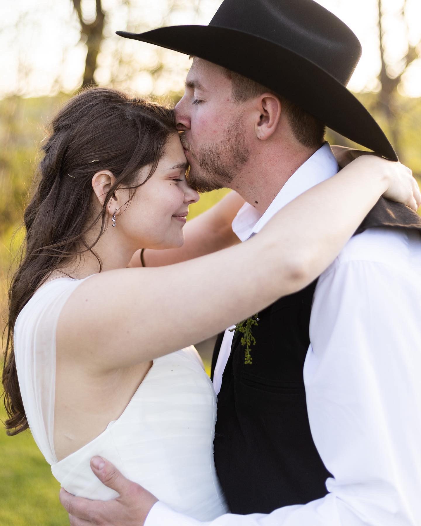 December wedding moment at Reed Ranch